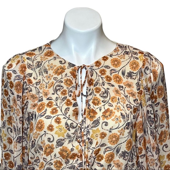 Boutique | Floral top sinched bell sleeves - Picture 7 of 7